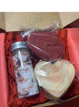 Load image into Gallery viewer, Love Heart Soap Giftsets 🌹❤️